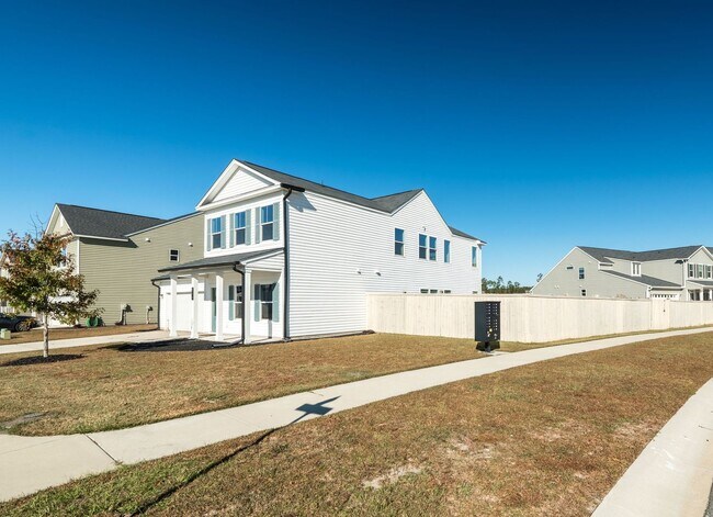 Foto del edificio - Elegant & Spacious Home in Summerville’s Cane Bay Community