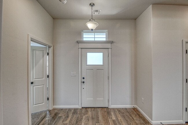 Building Photo - Beautiful Home in Summit Lakes!