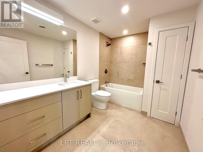 Building Photo - 254 Garneau St