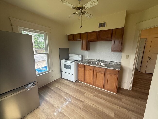 Building Photo - Fulton Duplex