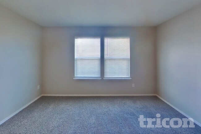 Building Photo - 1023 Spofford Dr