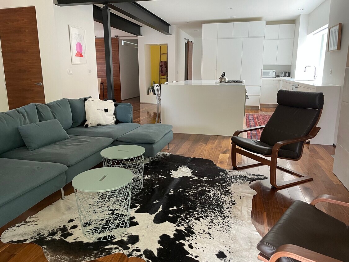 Open concept living room / kitchen - 1341 Beechwood Blvd