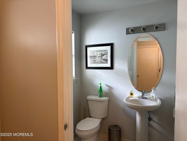 Building Photo - 212 Frankfort Ave