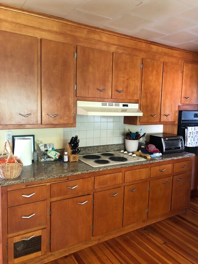 Kitchen - 7 Oriole St