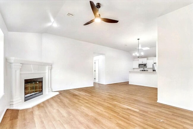 Building Photo - 9905 Summerhill Ln