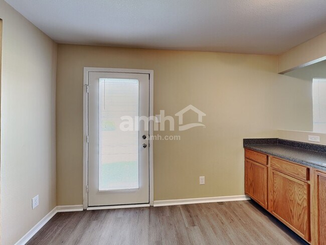 Foto del edificio - 3287 Underwood Dr