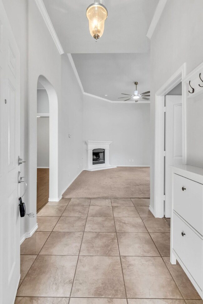 Foto del edificio - "Spacious 4-Bedroom Home with Chef’s Kitchen and a Master Retreat!"