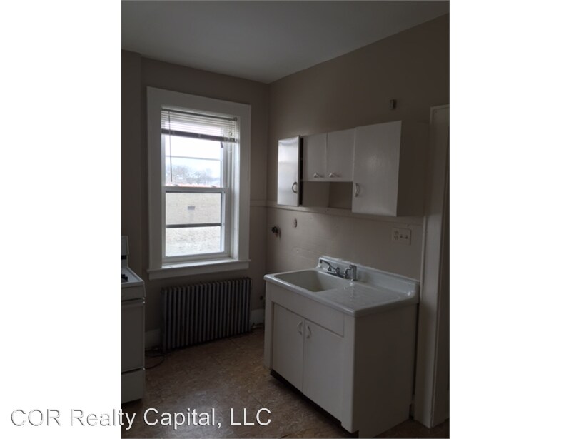 Building Photo - 533-533 S 11th St