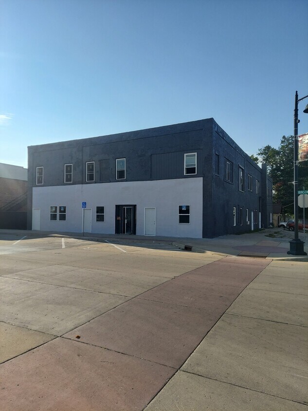 102 E Robinson St Unit 201, Knoxville, IA 50138 Apartments in