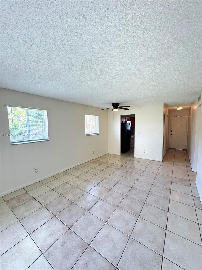 Foto del edificio - 933 W Jasmine Dr