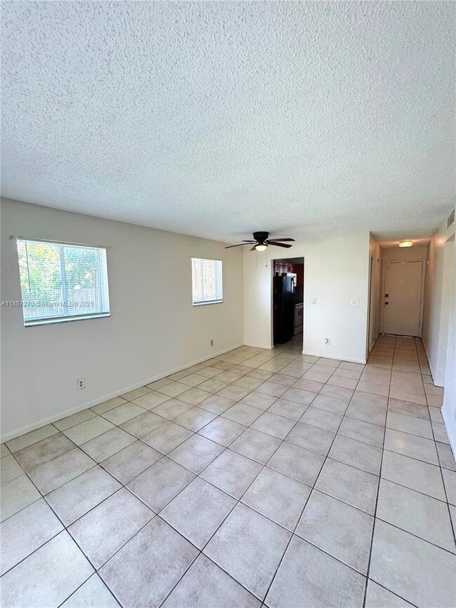Building Photo - 933 W Jasmine Dr