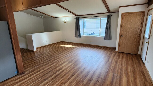 Foto del edificio - 1620 La Cres St