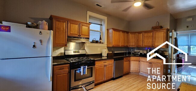 Foto del edificio - 1817 N Marshfield Ave