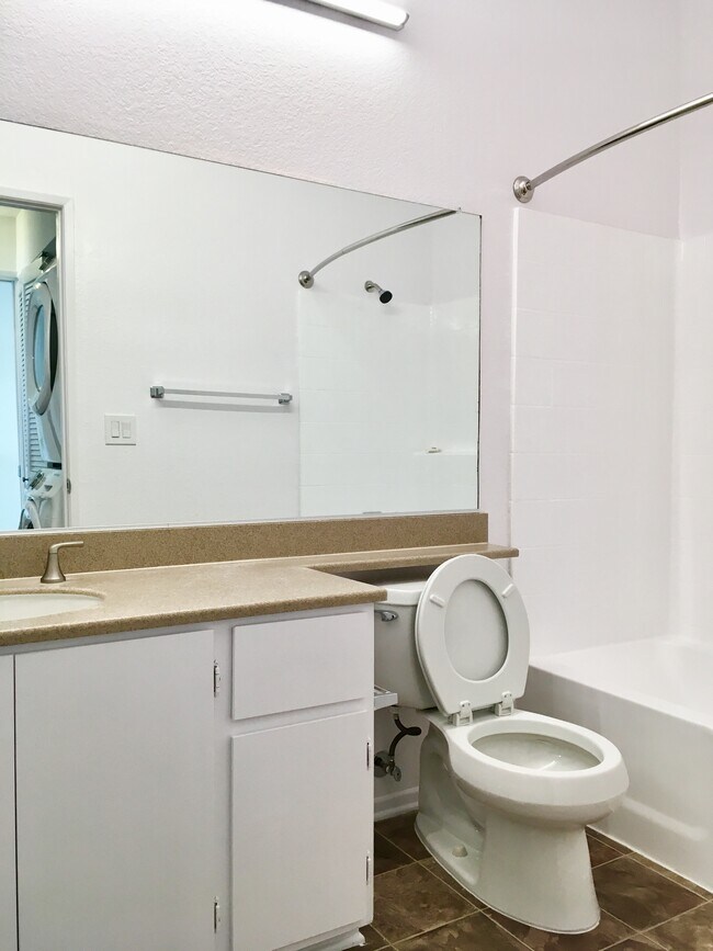 West Beach Place Apartments in Los Angeles, CA