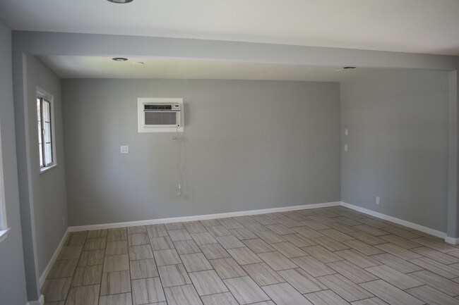 Building Photo - 17352 Cantara St