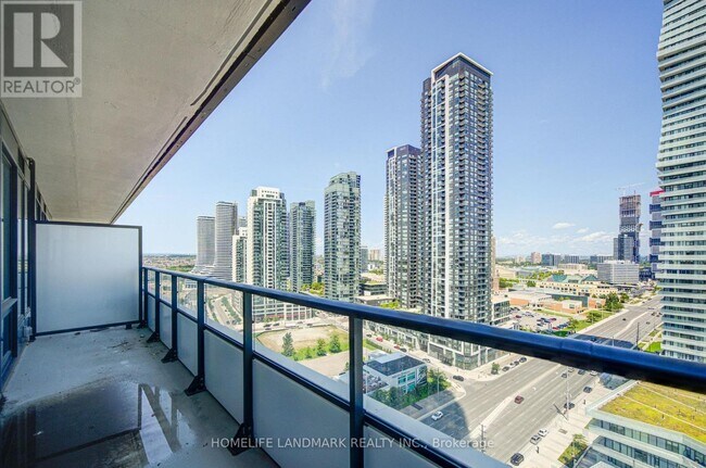 Photo du bâtiment - 448 Burnhamthorpe Rd W
