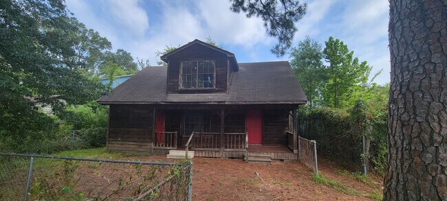Building Photo - Great 2 bedroom/2 bath two-story cabin!