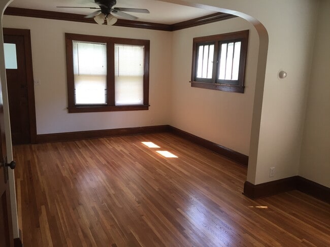 Building Photo - 3036 37th Ave S