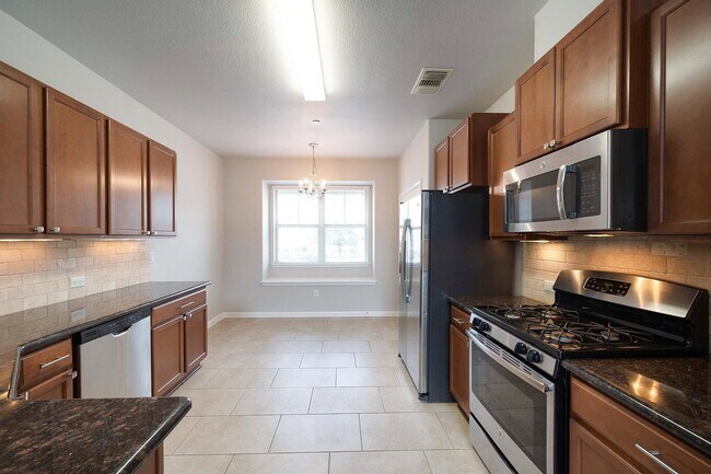 Foto del edificio - 1620 Bryant Dr