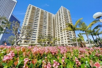 Building Photo - 2160 Century Pk E