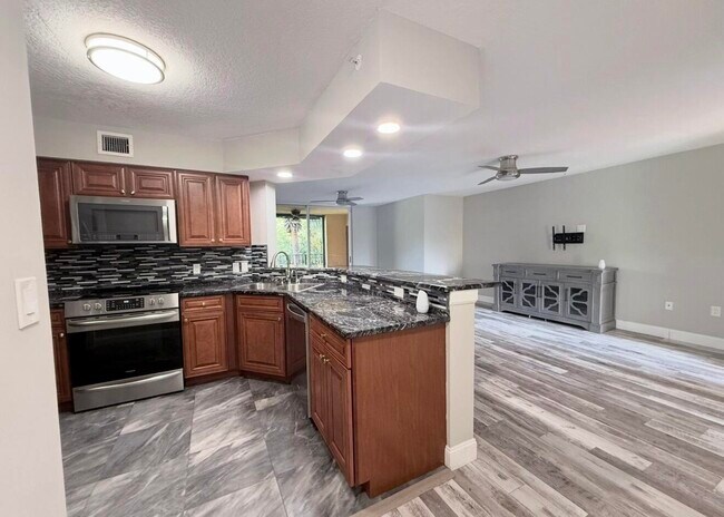 Foto del edificio - 300 Scotia Dr