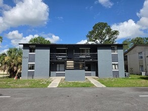 Building Photo - 2526 S Oak Ave