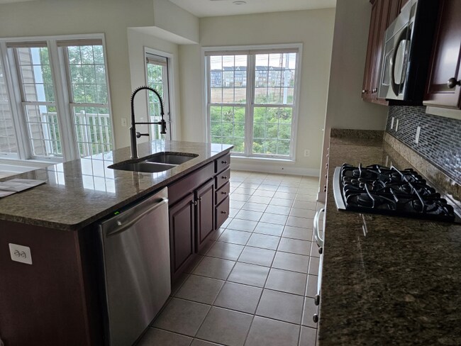 Foto del edificio - 2325 Brookmoor Ln