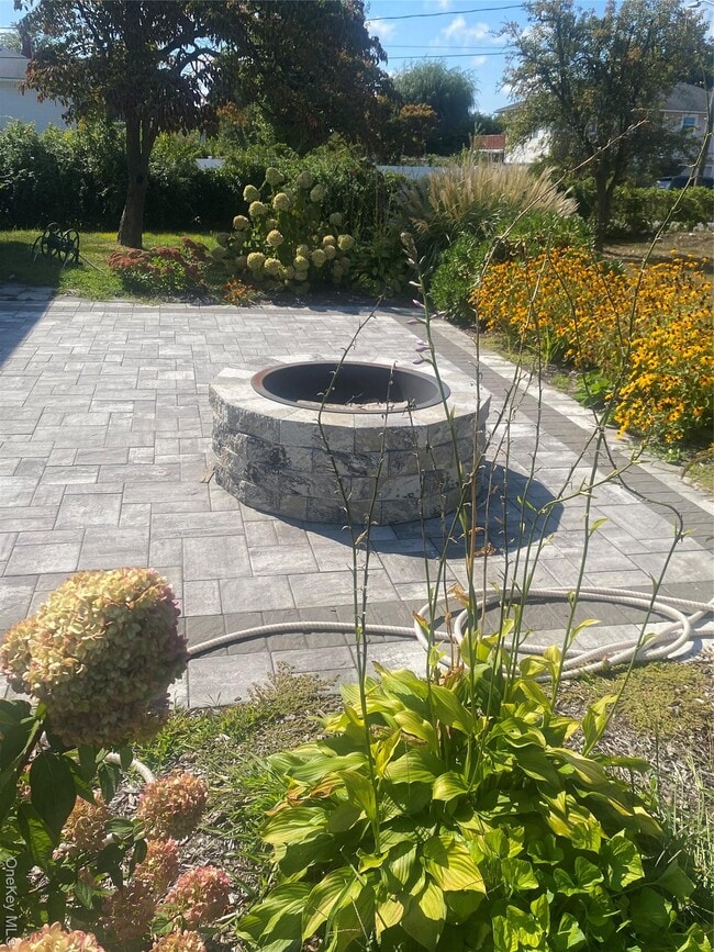 Building Photo - 47 Bowling Ln