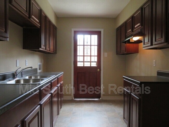 Building Photo - 3193 Ashwood St