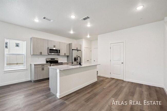 Building Photo - 653 Coney Aly