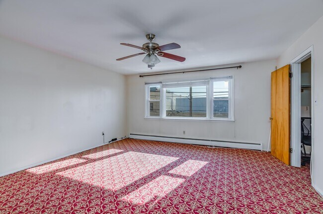 Building Photo - 129 Garfield Ave