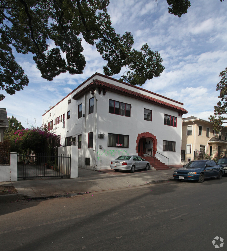 Primary Photo - 1551 N Serrano Ave