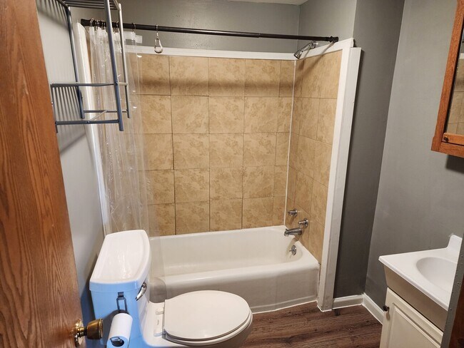 Building Photo - Benjamin st apt#2