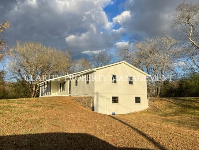 Building Photo - Private 3 bedroom house in Birchwood
