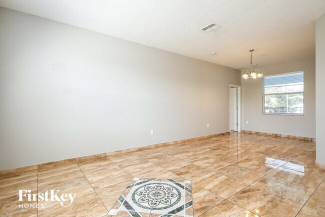 Building Photo - 138 Aurora Ln