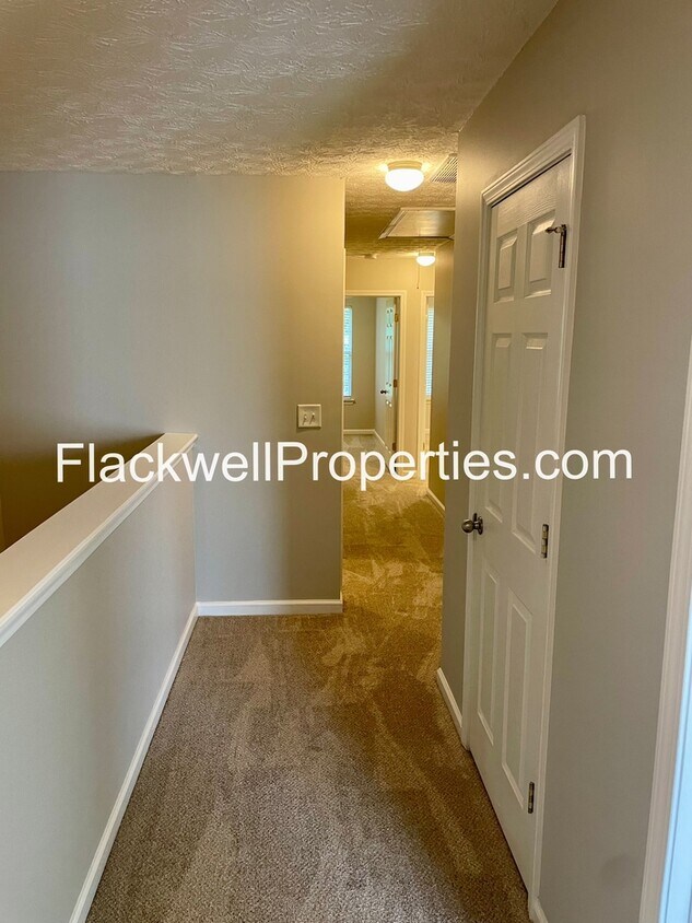 Foto del edificio - New Carpet, New Paint, Well Maintained Hom...