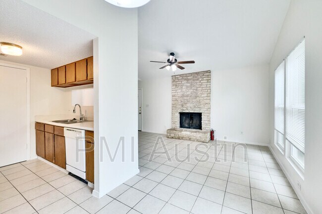 Building Photo - 925 Fieldwood Dr