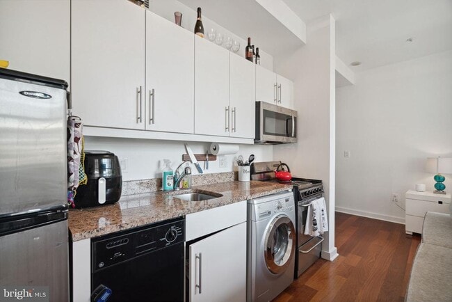 Building Photo - 219 S 18th St