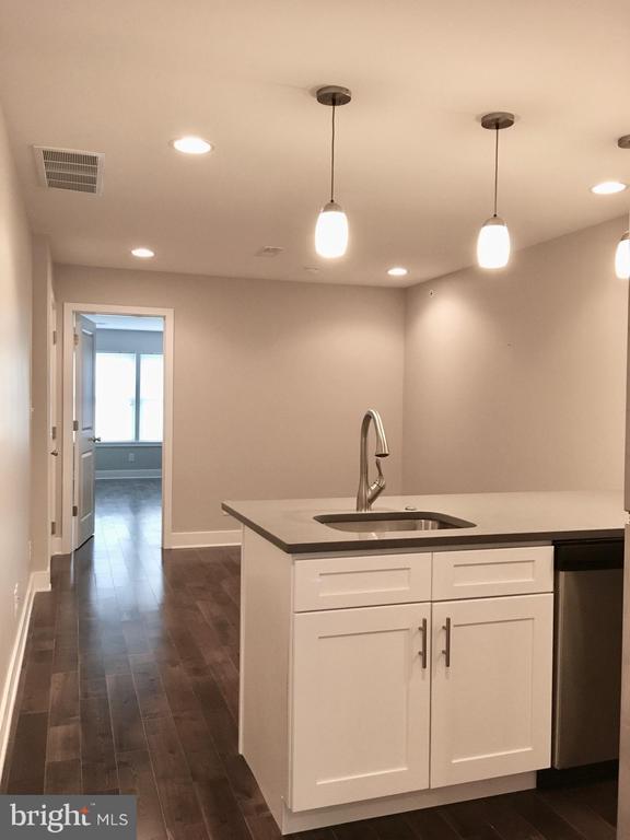 Building Photo - 2341 W Thompson St