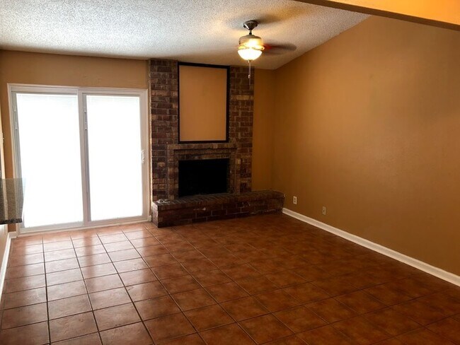 Foto del edificio - 12407 Walthampton St