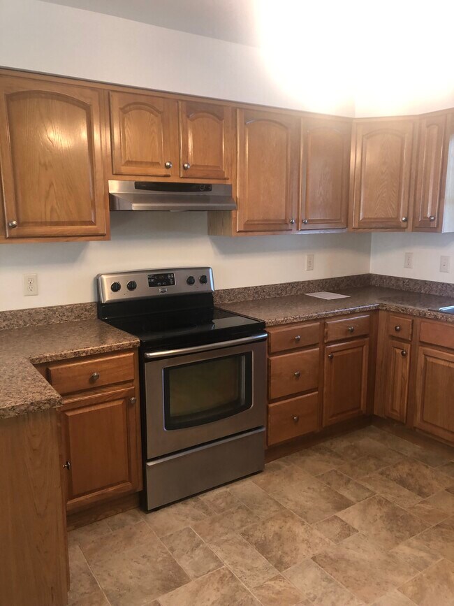 kitchen - 102 River St