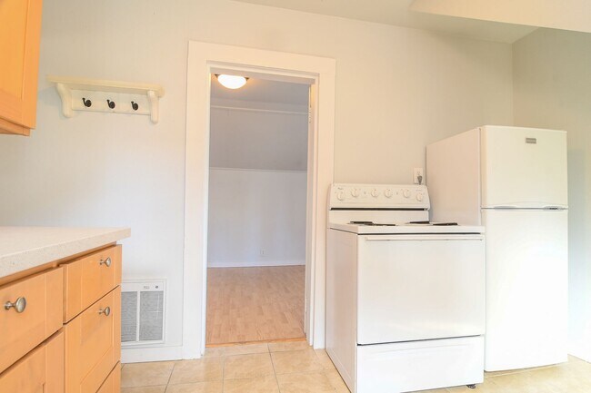 Building Photo - 9056 3rd Ave NW