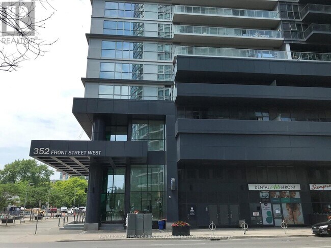 Photo du bâtiment - 352 Front St W