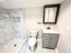 Building Photo - 6 La Grange Pl