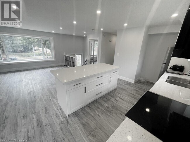 Building Photo - 76 Montcalm Dr