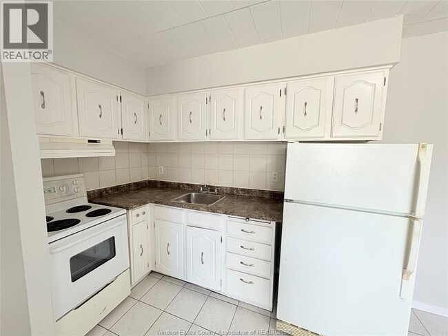 Building Photo - 892 Campbell Ave