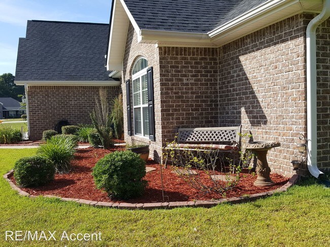 Building Photo - 4 br, 3.5 bath House - 1005 White Oak Circle