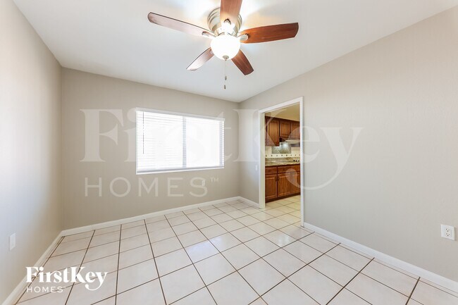 Foto del edificio - 4826 W Paradise Ln