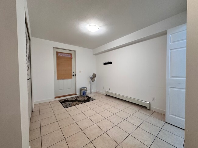 Building Photo - 1613 Salal Cres