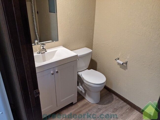 Foto del edificio - 16600 W 141st St